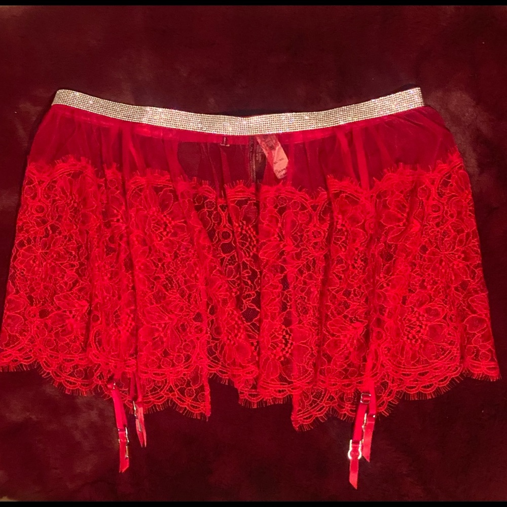 Victoria’s Secret Diamond Bling Lace Garter Belt Size M/L NWT